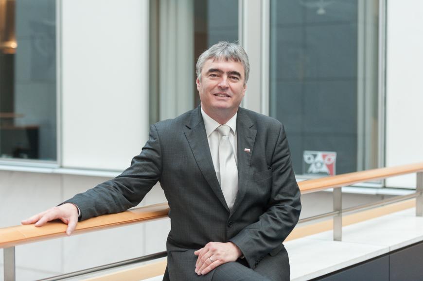 V boju proti radikalizaciji je najpomembnejše izobraževanje za demokracijo V boju proti radikalizaciji je najpomembnejše izobraževanje za demokracijo